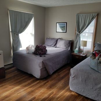 Lakeside Resort - Lodge suite. - Resorts Near Me - Watkins Glen, New York Lakeside Resort - Lodge suite. - Resorts Near Me - Watkins Glen, New York