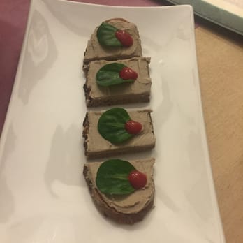 Jausenstation - Gruß aus der Küche Gänseleberpastete auf hauseigenem Roggenbrot - German Near Me - Großalmerode, HE Jausenstation - Gruß aus der Küche Gänseleberpastete auf hauseigenem Roggenbrot - German Near Me - Großalmerode, HE