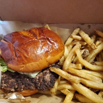 Zocalo - Fontelle's Burger w/out cheese - Food Trucks Near Me - Milwaukee, Wisconsin