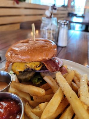 The Midnight Shift Restaurant & Bar by null