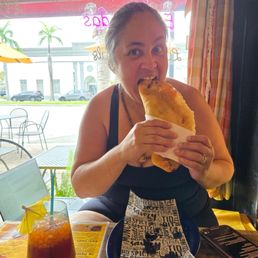 Me eating "hija er diablo" size with plantains, cheese and "carne mechada". Me eating "hija er diablo" size with plantains, cheese and "carne mechada".
