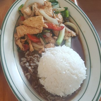 Amina Thai - Pad kaprow chicken - Thai Near Me - Rockville, Maryland