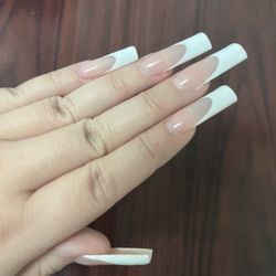 Happiness Nails - French tips