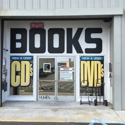 Kona Bay Books - You can not miss it!