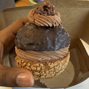 Fat Peach Bakery - Ferrero Rocher Pastry - Bakeries Near Me - Chicago, Illinois