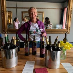 Newby Farm & Vineyard - Shannon serving wine samples at the taste of Rome and Junior Service League garden tour.