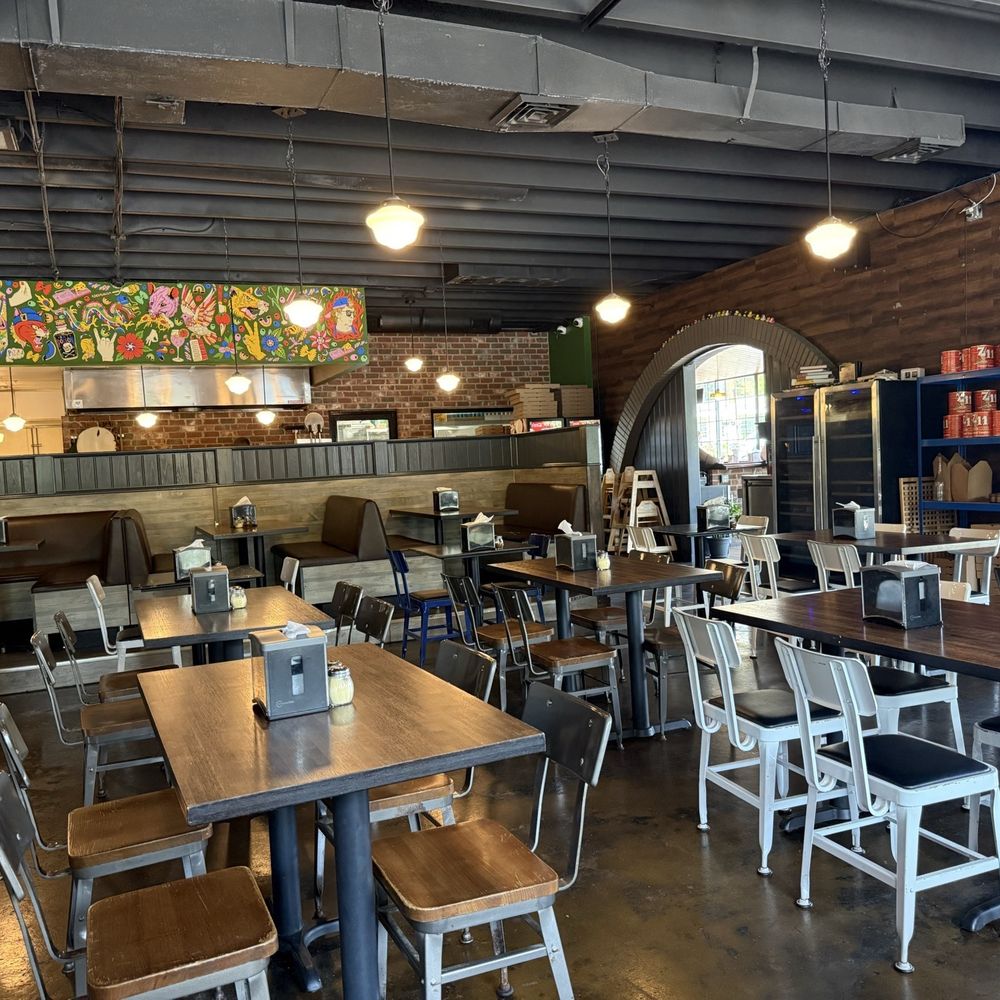 St. Laurent Pizza - Atmosphere - Pizza Near Me - Shreveport, Louisiana St. Laurent Pizza - Atmosphere - Pizza Near Me - Shreveport, Louisiana
