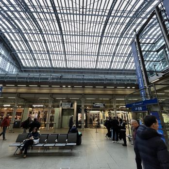 St Pancras International - Waiting areas - Train Stations Near Me - London, XGL