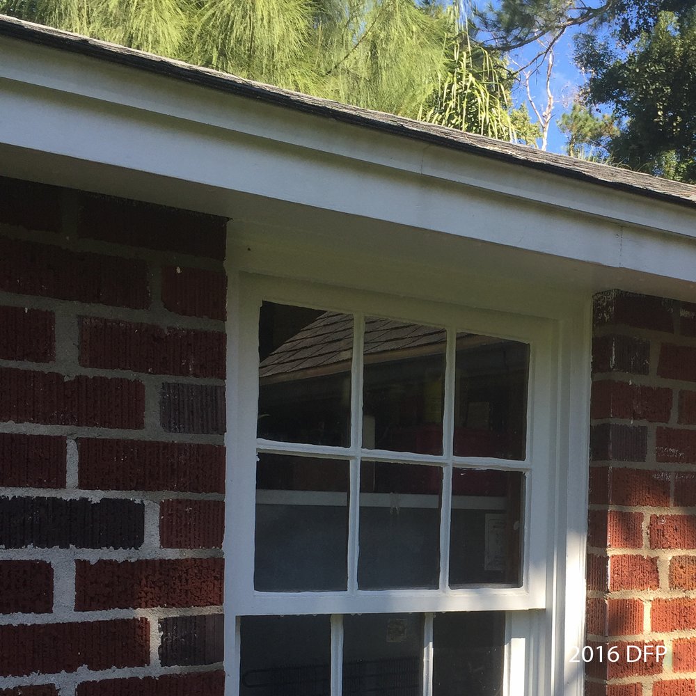 Seminole Softwash - This particular garage soffit was very dingy. Restored now. - Pressure Washers Near Me - Tallahassee, Florida Seminole Softwash - This particular garage soffit was very dingy. Restored now. - Pressure Washers Near Me - Tallahassee, Florida