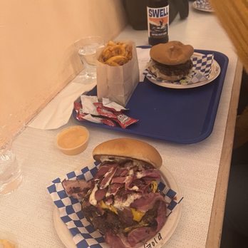 Goldburger - Goldburger with pastrami, Goldburger without pastrami, curly fries and root beer - Burgers Near Me - Los Angeles, California Goldburger - Goldburger with pastrami, Goldburger without pastrami, curly fries and root beer - Burgers Near Me - Los Angeles, California