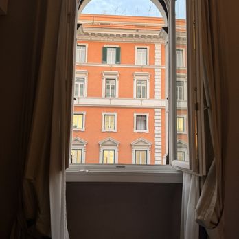 Hotel Artemide - Windows that actually open and overlook a historic street - Hotels Near Me - Rome, RM