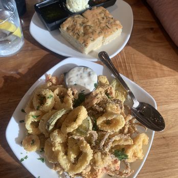 Burtons Grill & Bar - Gluten free calamari and bread service - New American Near Me - South Windsor, Connecticut Burtons Grill & Bar - Gluten free calamari and bread service - New American Near Me - South Windsor, Connecticut