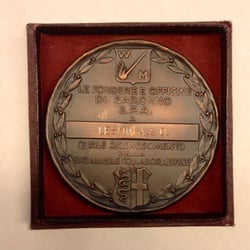 Lesmo Casalinghi - Un pezzo della nostra storia. È il 1965 e Lesmo riceve una medaglia in bronzo a celebrazione del milione di stufe a carbone commercializzate