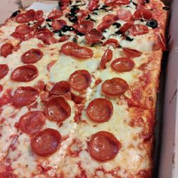 Depetrillo's Pizza & Bakery - Large pizza, full peppi, half olive