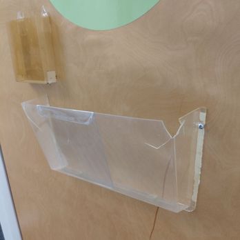 Micki Ly, MD - Cracked file holder on exam room door - Dermatologists Near Me - Kahului, Hawaii