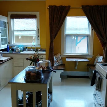 Bluebird Guesthouse - kitchen - Guest Houses Near Me - Portland, Oregon Bluebird Guesthouse - kitchen - Guest Houses Near Me - Portland, Oregon