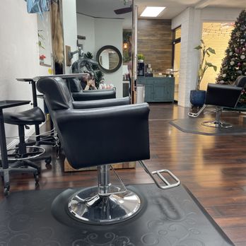 Rustique Salon - Salon station - Hair Salons Near Me - Fair Oaks, California