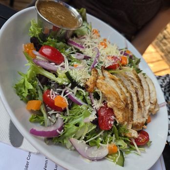 Brunson's Pub - House salad with chicken - Burgers Near Me - Saint Paul, Minnesota Brunson's Pub - House salad with chicken - Burgers Near Me - Saint Paul, Minnesota