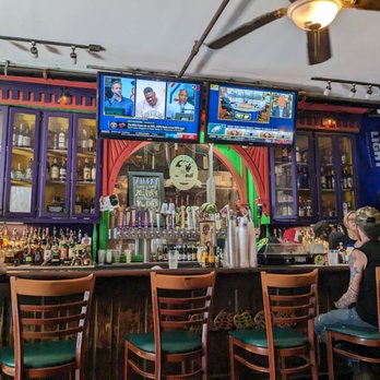 Turtle Bay - people sitting at a bar watching televisions - Pizza Near Me - New Orleans, Louisiana Turtle Bay - people sitting at a bar watching televisions - Pizza Near Me - New Orleans, Louisiana