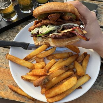 Wayfinder Beer - BBQ Bacon Cheese Burger & Fries - Breweries Near Me - Portland, Oregon Wayfinder Beer - BBQ Bacon Cheese Burger & Fries - Breweries Near Me - Portland, Oregon