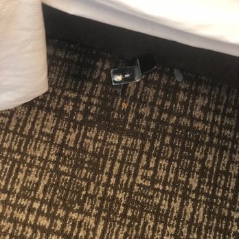 Comfort Suites Suffolk - Chesapeake - Bed with protruding piece. - Hotels Near Me - Suffolk, Virginia