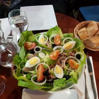 Aux 100 Kilos - Salade niçoise - Sports Bars Near Me - Paris, 75 Aux 100 Kilos - Salade niçoise - Sports Bars Near Me - Paris, 75
