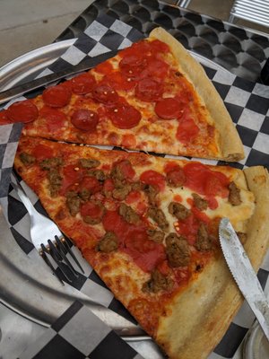 Junior's Pizza by null