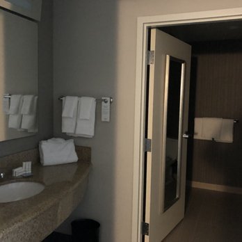Courtyard by Marriott Middletown Goshen - Bathroom area - Hotels Near Me - Middletown, New York