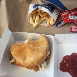 Chicken sandwich basket