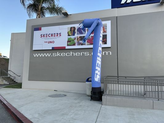 SKECHERS Warehouse Outlet by null
