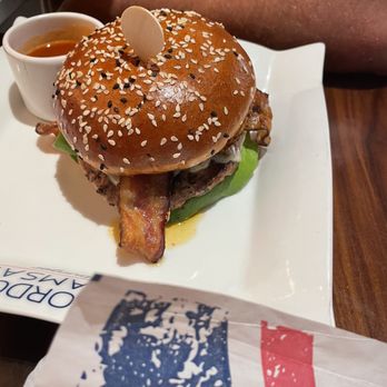Gordon Ramsay Burger Las Vegas - Chicken burger - Burgers Near Me - Las Vegas, Nevada