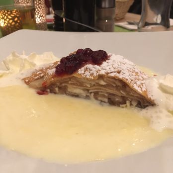 Wirtshaus in Sendling - Apfelstrudel in Vanillesauce... yummmm - Bavarian Near Me - Munich, BY Wirtshaus in Sendling - Apfelstrudel in Vanillesauce... yummmm - Bavarian Near Me - Munich, BY