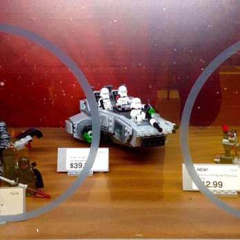 Lego Store - Star Wars Lego. _ 07/2016. - Toy Stores Near Me - Providence, Rhode Island