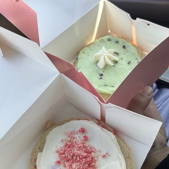 Crumbl - Cerritos - Mint chocolate chip Strawberry shortcake - Bakeries Near Me - Cerritos, California Crumbl - Cerritos - Mint chocolate chip Strawberry shortcake - Bakeries Near Me - Cerritos, California