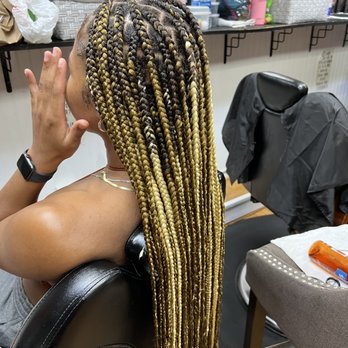 Aisha's Hair Braiding - Knotless braids - Hair Salons Near Me - Atlantic City, New Jersey