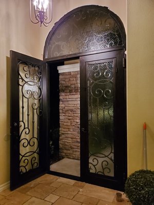 Custom Iron Forge Doors - We are one of the most competitive bussines in Anahein, providing the best quality and customized
services on any Jobs that clients bring us. Customer satisfaction is our pleasure.