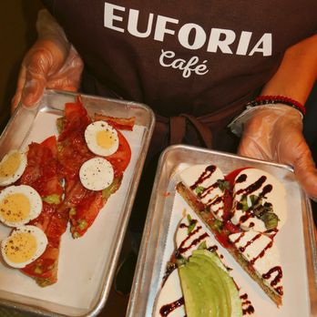 Euforia Cafe - Cafes Near Me - Waukegan, Illinois