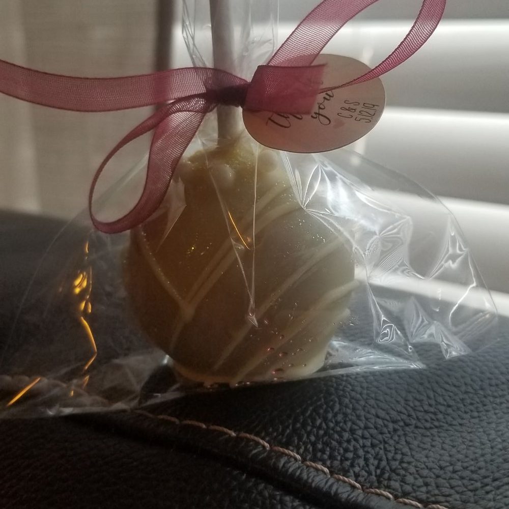 Custom red velvet cake pops! Custom red velvet cake pops!