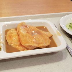 Radatz Fleischwaren-VertriebsgesmbH - Hühnerschnitzel natur mit Reis und Salat.