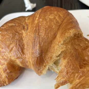 Amara Chocolate & Coffee - Fresh crispy croissant - Coffee & Tea Near Me - Pasadena, California Amara Chocolate & Coffee - Fresh crispy croissant - Coffee & Tea Near Me - Pasadena, California