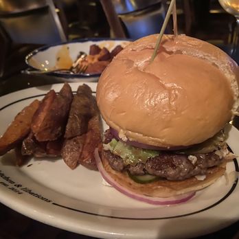 Bosscat Kitchen & Libations - Chef BOSSCAT BURGER - New American Near Me - Houston, Texas