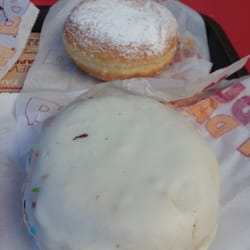 Duffin Dagels - Bomba de chocolate blanco y donut relleno de chocolate blanco