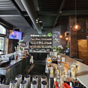 Smith & Kings - The bar area - Cocktail Bars Near Me - Honolulu, Hawaii