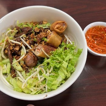 Pho Winn - Bún Thịt Nướng Chả Giò - Grilled Pork Vermicelli - Vietnamese Near Me - Muskogee, Oklahoma