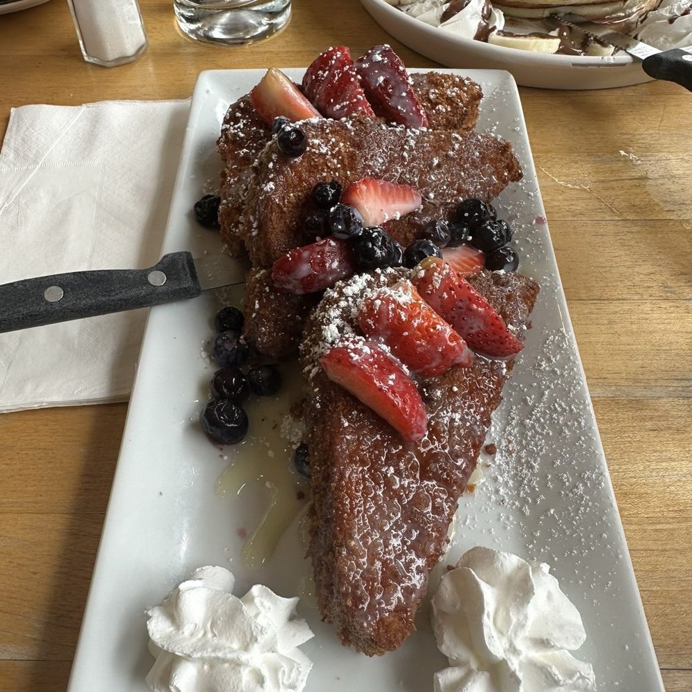 Popping Yolk Cafe - House French Toast - Breakfast & Brunch Near Me - Pasadena, California Popping Yolk Cafe - House French Toast - Breakfast & Brunch Near Me - Pasadena, California