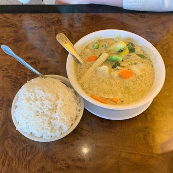 Simi Thai Cuisine - Green Curry and white rice - Thai Near Me - Simi Valley, California Simi Thai Cuisine - Green Curry and white rice - Thai Near Me - Simi Valley, California