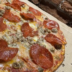 The Lou
A St. Louis Classic
Jumbo Pepperoni & House Blended Italian Sausage