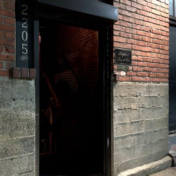 Bathtub Gin - Entrance - Cocktail Bars Near Me - Seattle, Washington
