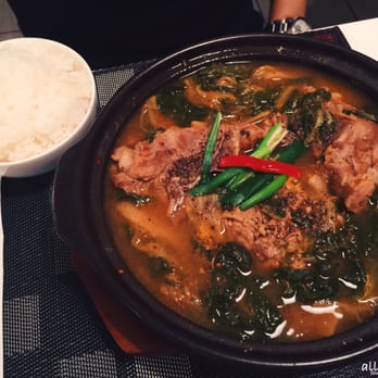Ave Seoul - a bowl of soup and a bowl of rice - Korean Near Me - Montreal, Quebec