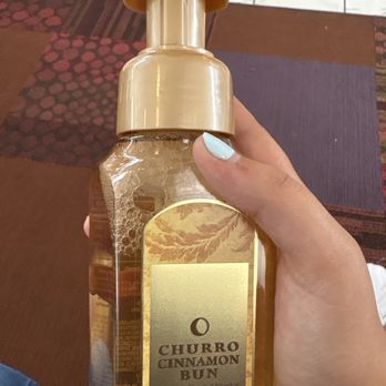 Bath & Body Works - Super sweet churro cinnamon bun hand soap - Cosmetics & Beauty Supply Near Me - Miami, Florida Bath & Body Works - Super sweet churro cinnamon bun hand soap - Cosmetics & Beauty Supply Near Me - Miami, Florida